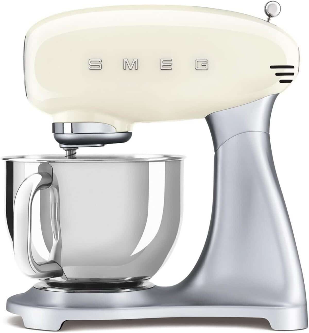 Test du robot pâtissier Smeg SMF02CREU : puissance et sécurité au rendez-vous